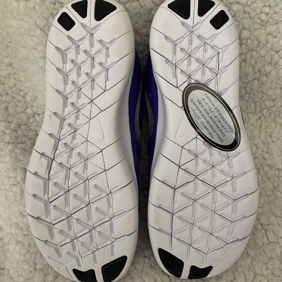 Brand New NIKE Sneakers (W 6.5/Y 5) - Picture 4 of 5